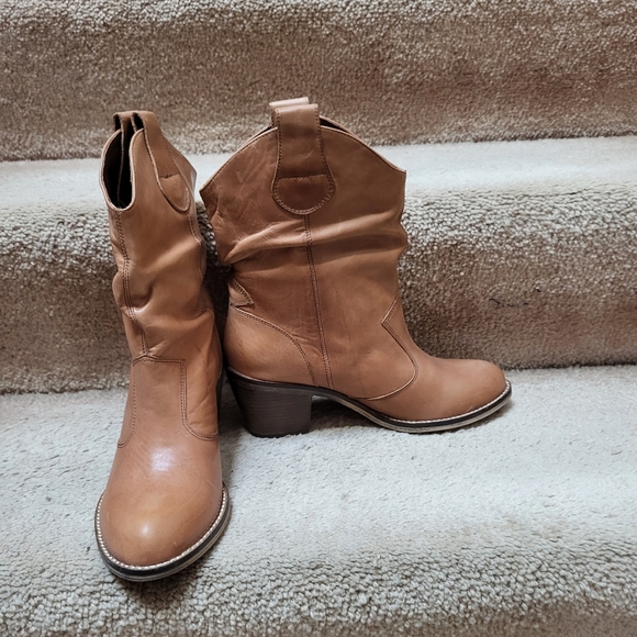 Aldo Shoes - BRAND NEW TAN LEATHER BOOTS!